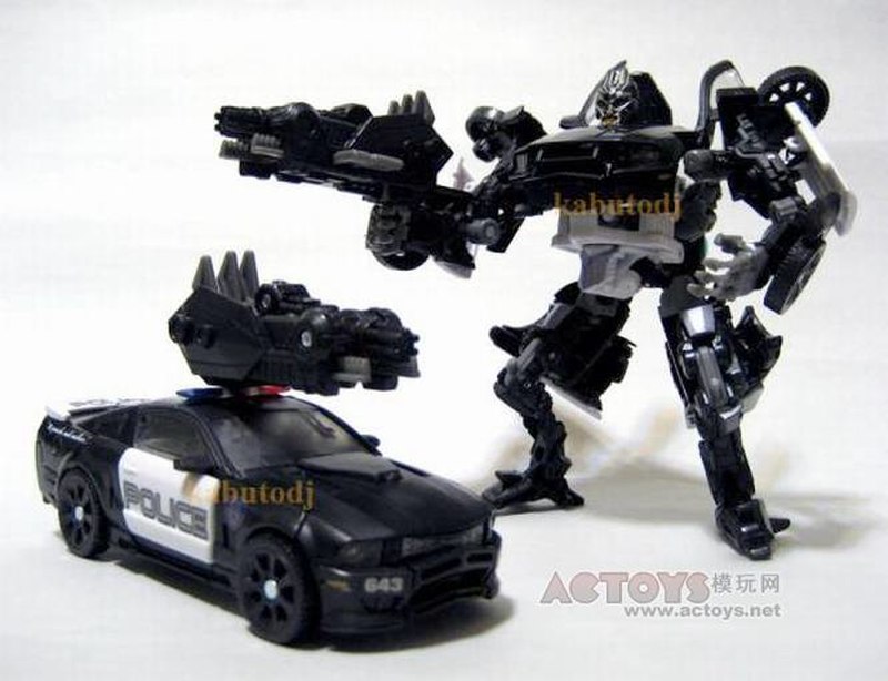 New Looks at Transformers Dark of the Moon Deluxe Barricade